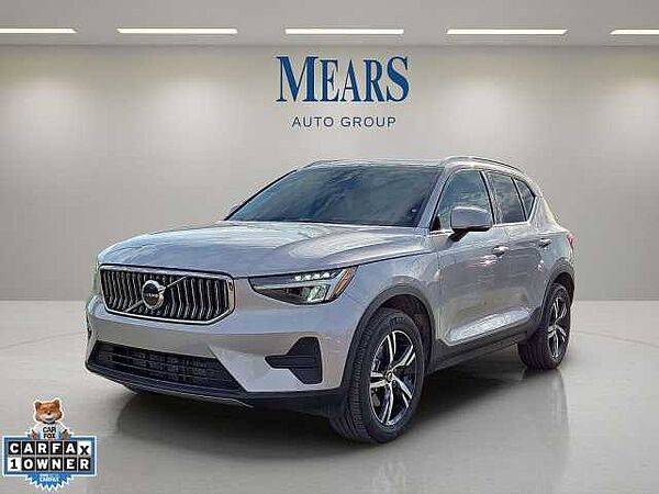 Volvo  XC40 Core, B5 AWD Gas (mild hybrid), Gasoline, Bright