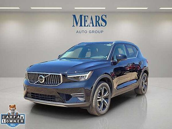 Volvo  XC40 Core, B5 AWD Gas (mild hybrid), Gasoline, Bright