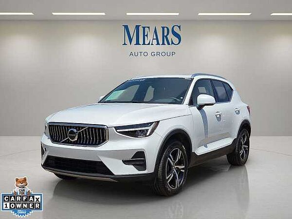 Volvo  XC40 Core, B5 AWD Gas (mild hybrid), Gasoline, Bright