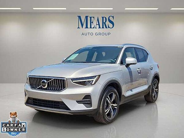 Volvo  XC40 Core, B5 AWD Gas (mild hybrid), Gasoline, Bright