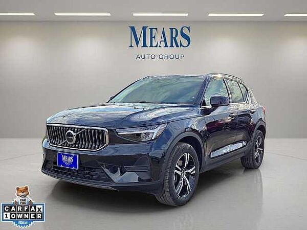 Volvo  XC40 Core, B5 AWD Gas (mild hybrid), Gasoline, Bright