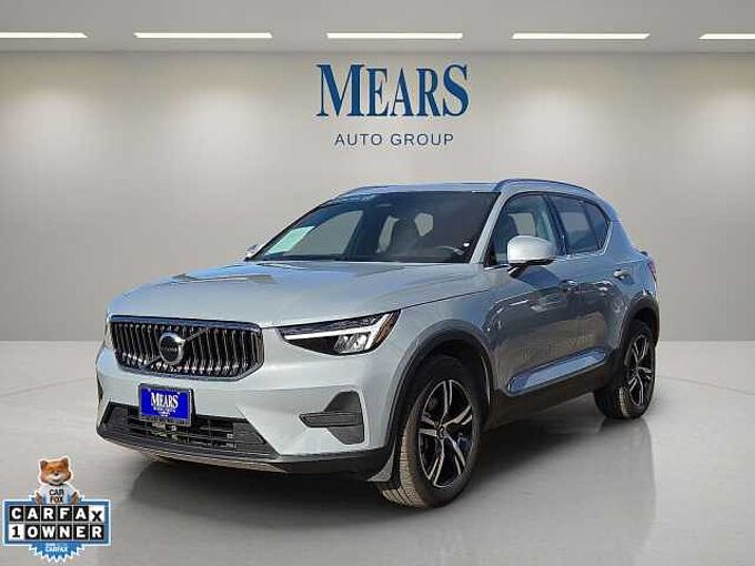 Volvo  XC40 Core, B5 AWD Gas (mild hybrid), Gasoline, Bright