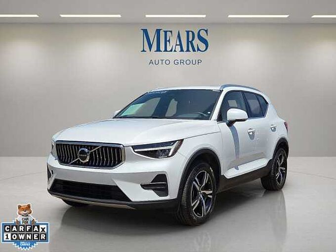 Volvo  XC40 Core, B5 AWD Gas (mild hybrid), Gasoline, Bright