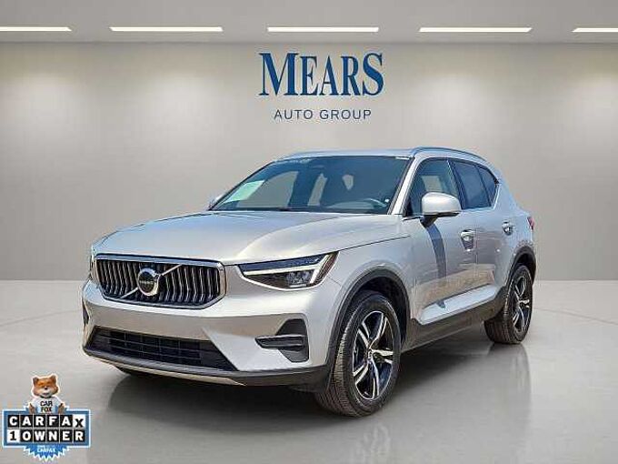 Volvo  XC40 Core, B5 AWD Gas (mild hybrid), Gasoline, Bright