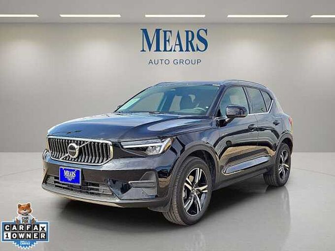 Volvo  XC40 Core, B5 AWD Gas (mild hybrid), Gasoline, Bright
