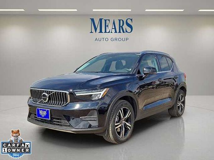 Volvo  XC40 Core, B5 AWD Gas (mild hybrid), Gasoline, Bright