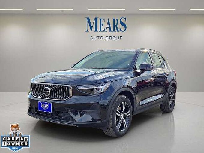 Volvo  XC40 Core, B5 AWD Gas (mild hybrid), Gasoline, Bright