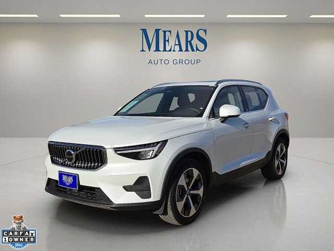 Volvo  XC40 Core, B5 AWD Gas (mild hybrid), Gasoline, Bright