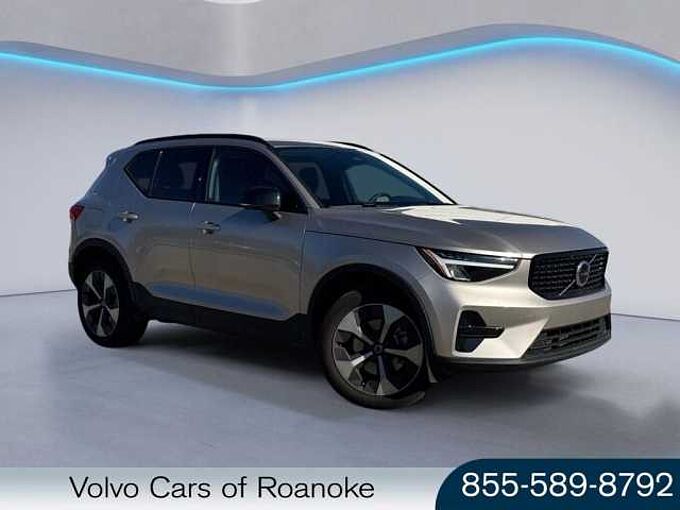 Volvo  XC40 Core, B5 AWD Gas (mild hybrid), Gasoline, Dark