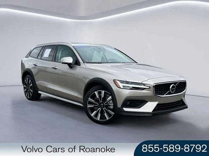Volvo  V60 Cross Country Ultimate, B5 AWD Gas (mild hybrid), Gasoline, Bright