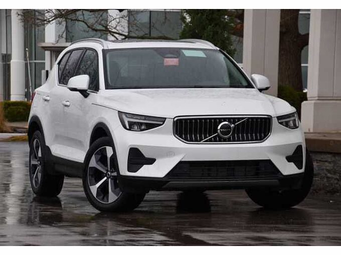 Volvo  XC40 Core, B5 AWD Gas (mild hybrid), Gasoline, Bright